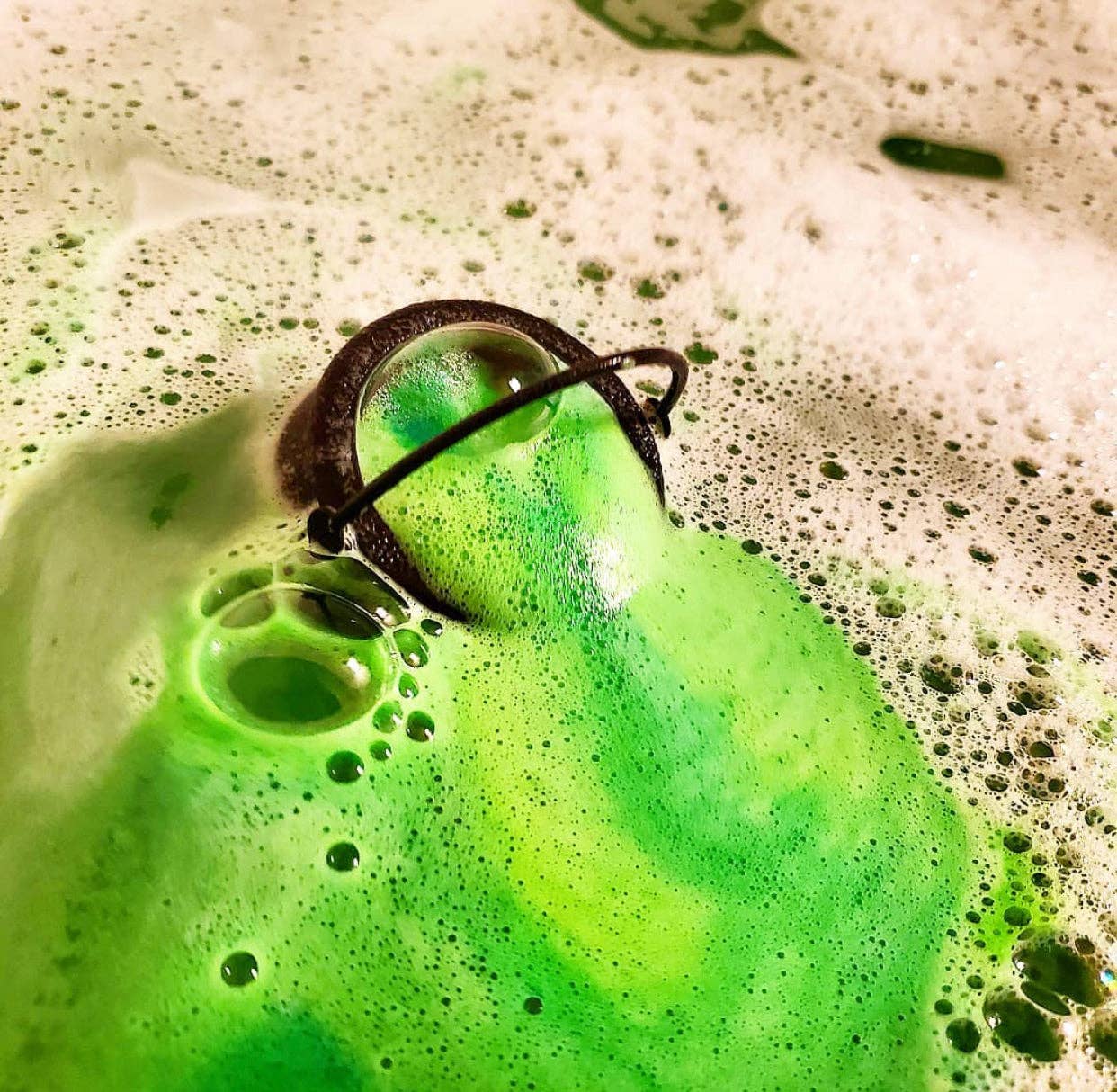 Velvet Riot Co - Wholesale Bath Bomb/Fizz - Witches Brew Cauldron Bath Bomb11