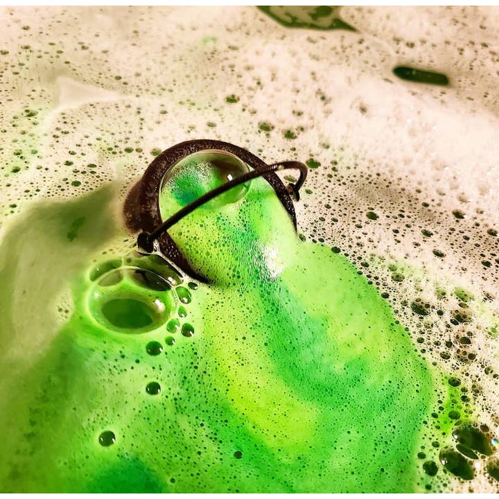 Velvet Riot Co - Wholesale Bath Bomb/Fizz - Witches Brew Cauldron Bath Bomb11