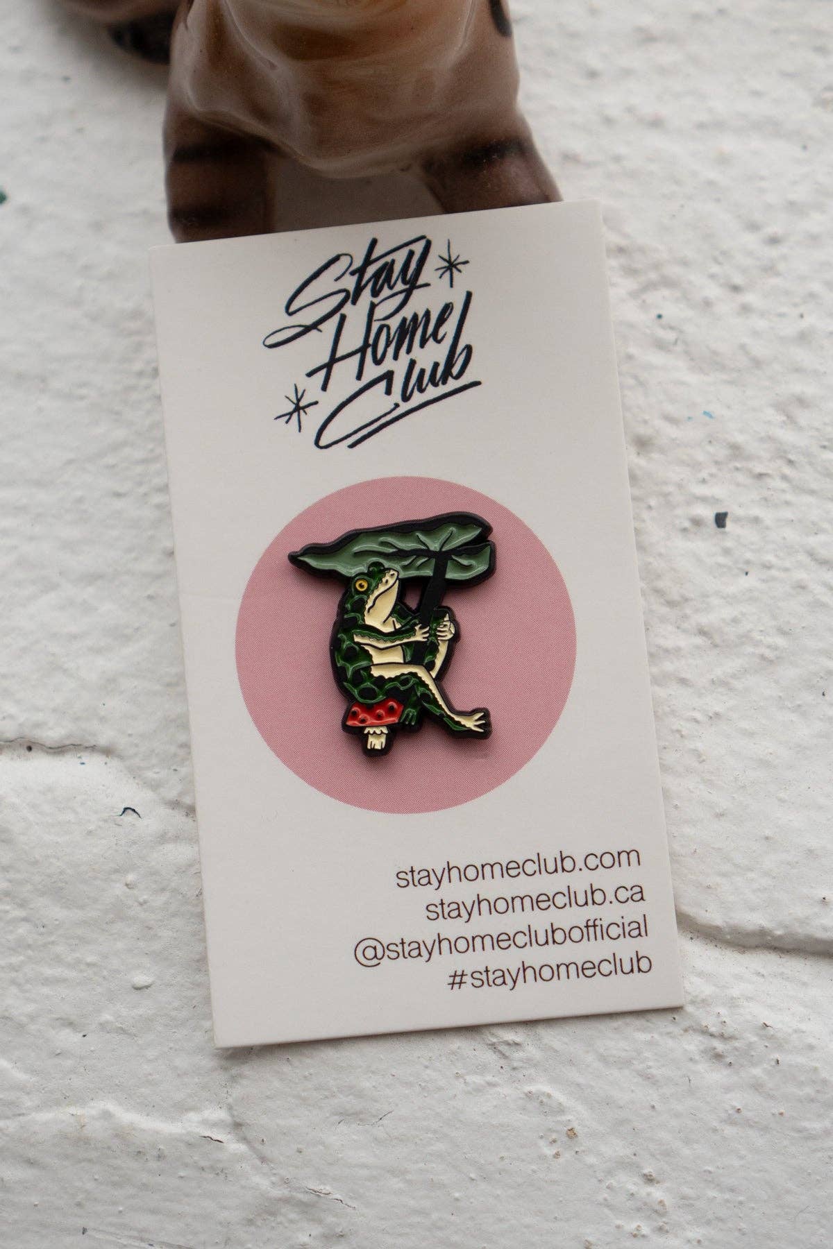 Stay Home Club – wholesale Lapel pin/button – Leaf Umbrella Pin | Enamel Frog Lapel Pin1