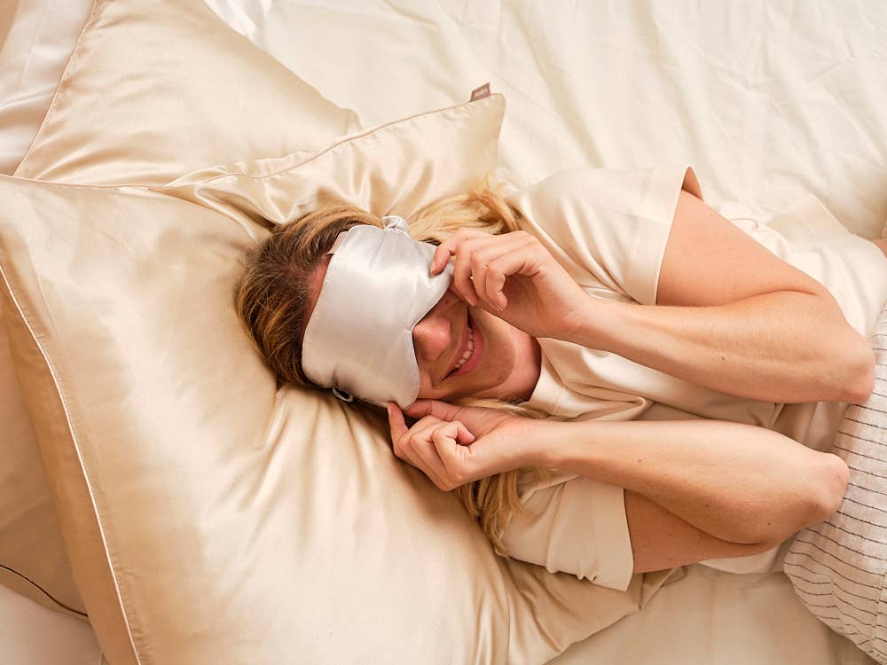 Emily's Pillow - Wholesale Sleep/Eye Mask - Pure Silk Sleep Mask12