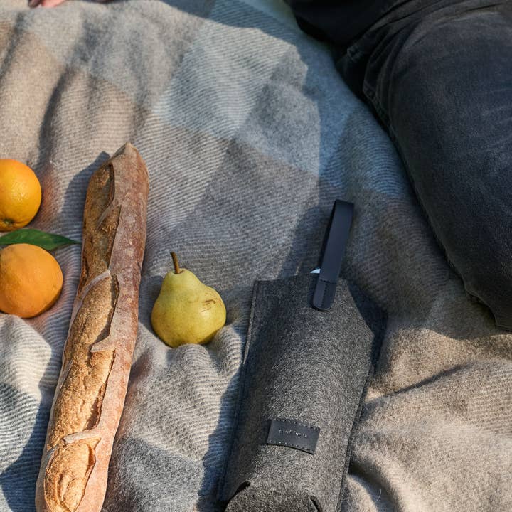 Graf Lantz - Wholesale Beer/Wine Caddy - Hana Merino Wool Bottle Bag in Charcoal3