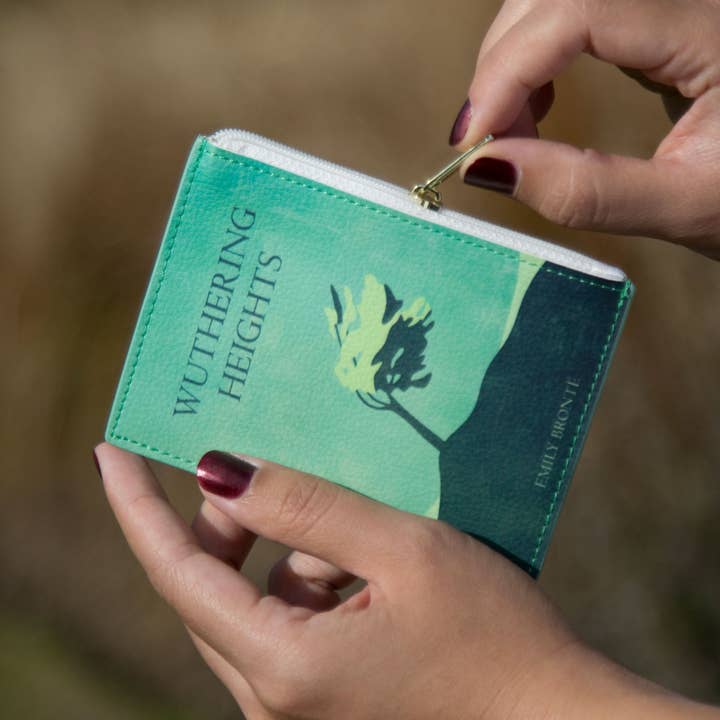 Porte-cartes porte-monnaie vert Wuthering Heights pour la vente par Well Read Company