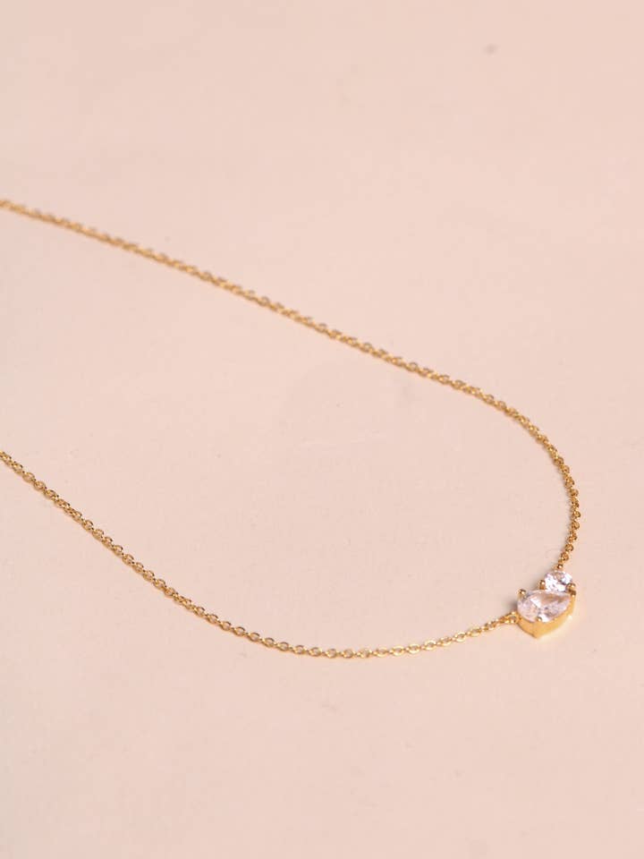 Amelie Halskette mit zwei abgerundeten Zirkonen für den Großhandel von Waekura