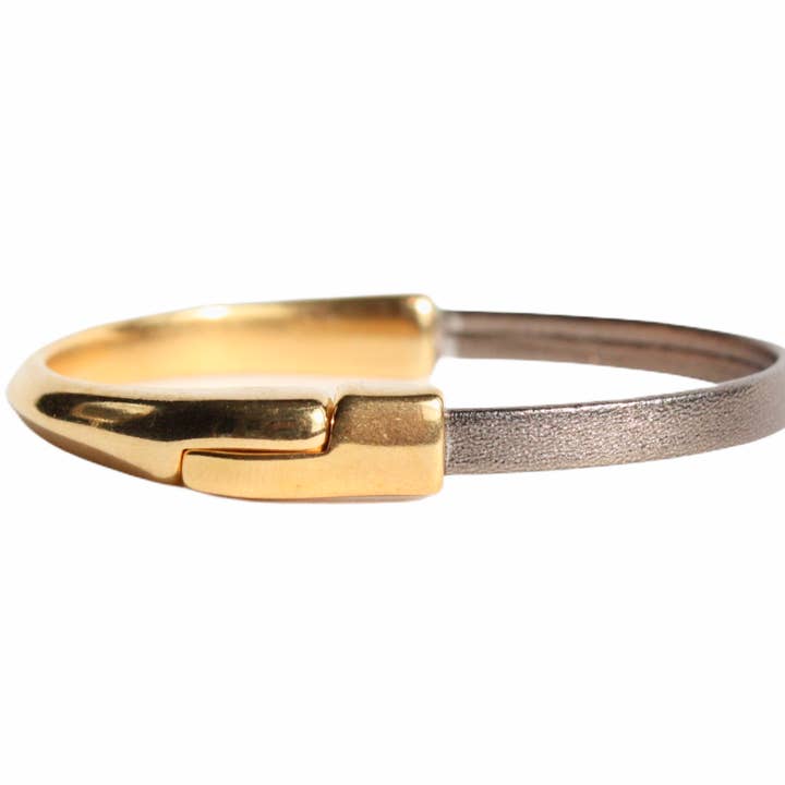 Araracuara - Wholesale Bangle Bracelet - AMACAYACÚ leather bracelet (gold) with magnetic clasp7