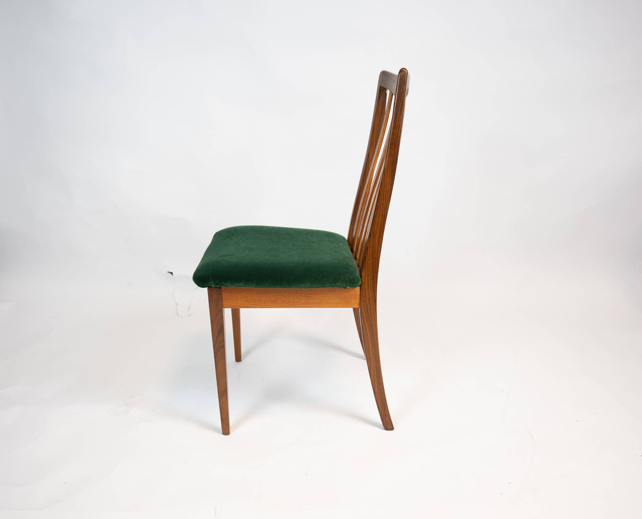 Sustainable & Salvaged - Wholesale Stoel - G-plan Velvet eetkamerstoel uit het midden11