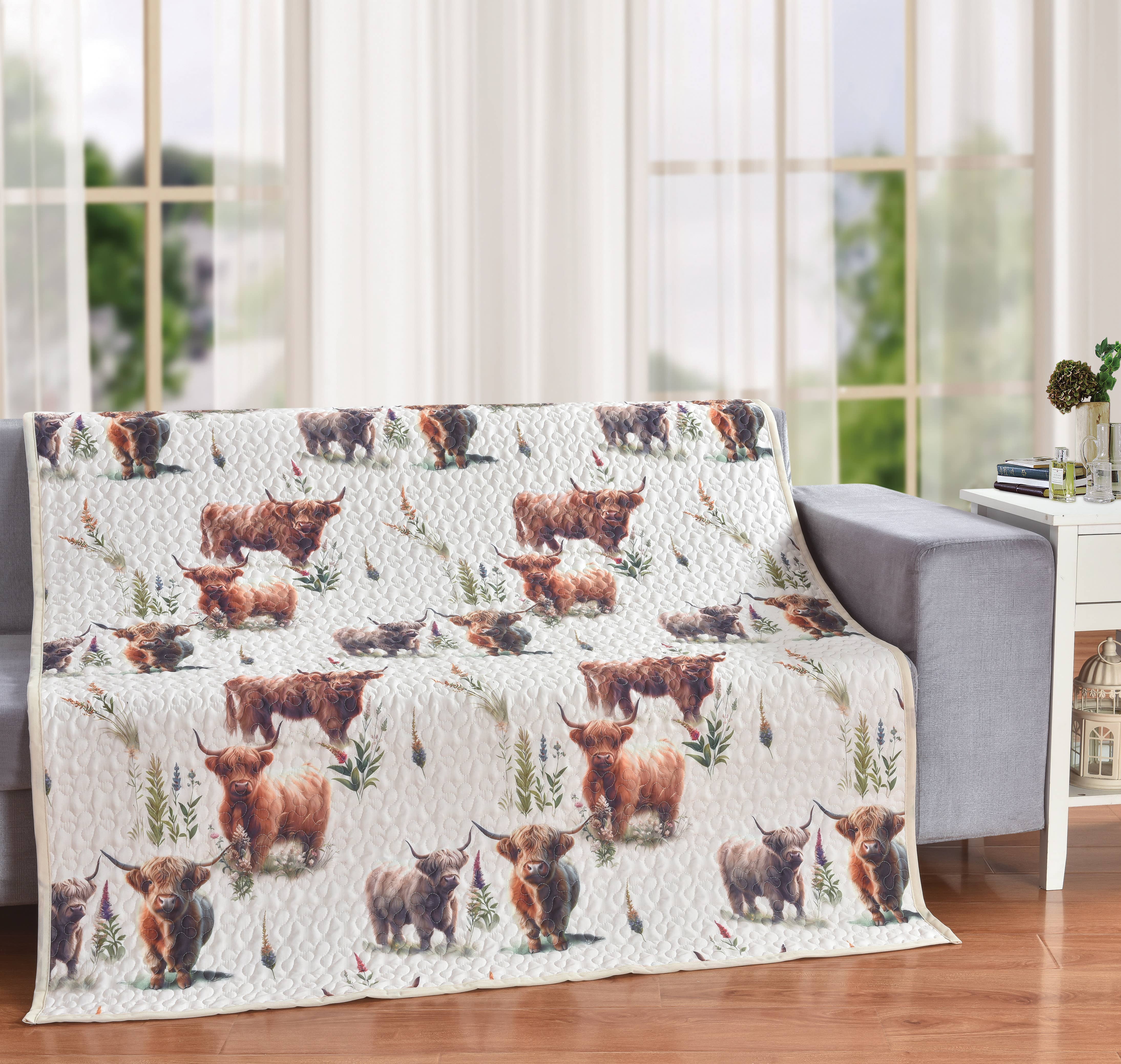 De Leon Collections - Wholesale Throw Blanket - Blooms and Horns Happy Highland Cow Decorative Throw Blanket