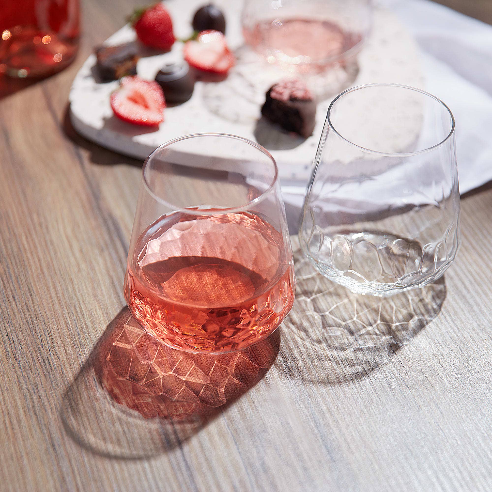 Libbey - Wholesale Wine Glass - Libbey Hammered Base, 17.75 oz, Set of 81