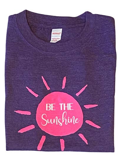 Wees de zonneschijn op paarse T-shirt met korte mouwen voor wholesale door Little Hoot Designs