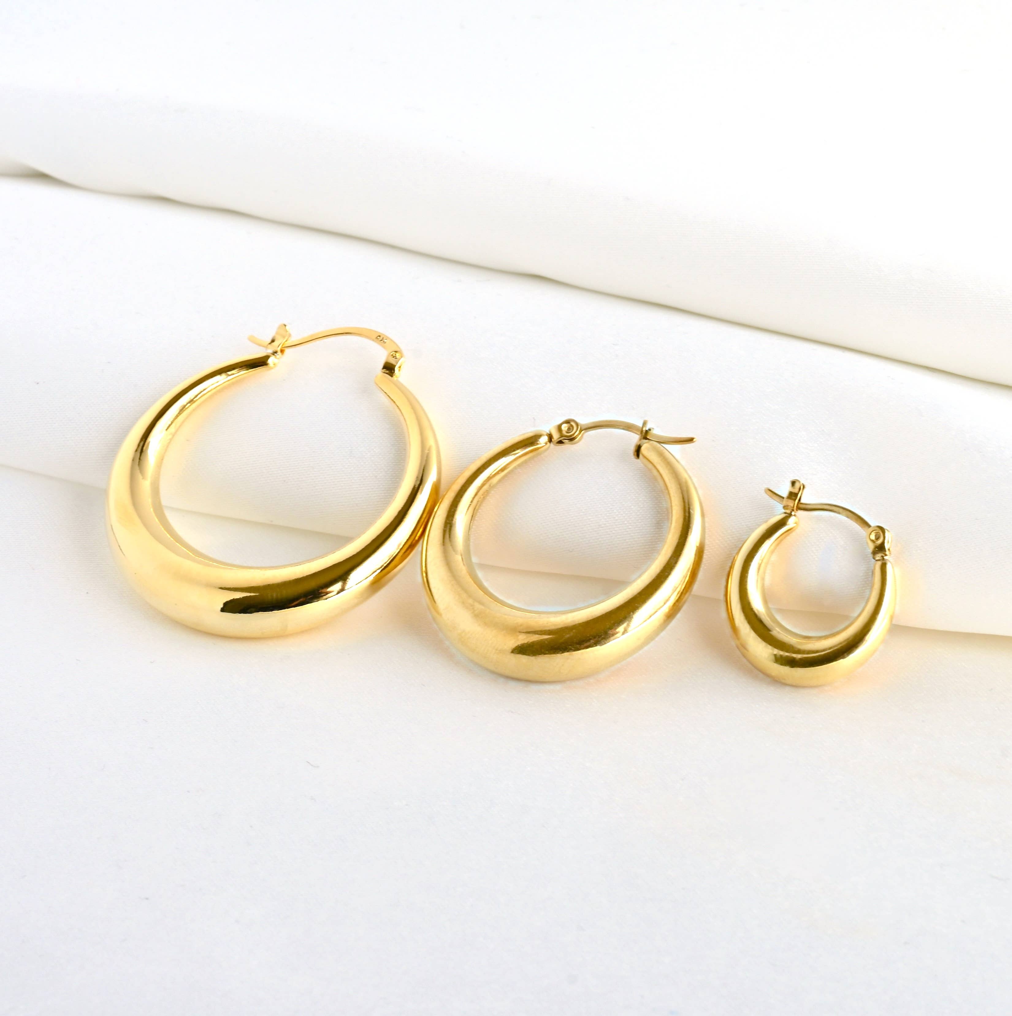 Blueyejewelry - Wholesale Hoop earrings - 18k Gold Crescent Hoops - Lightweight Large Hoop Earrings2