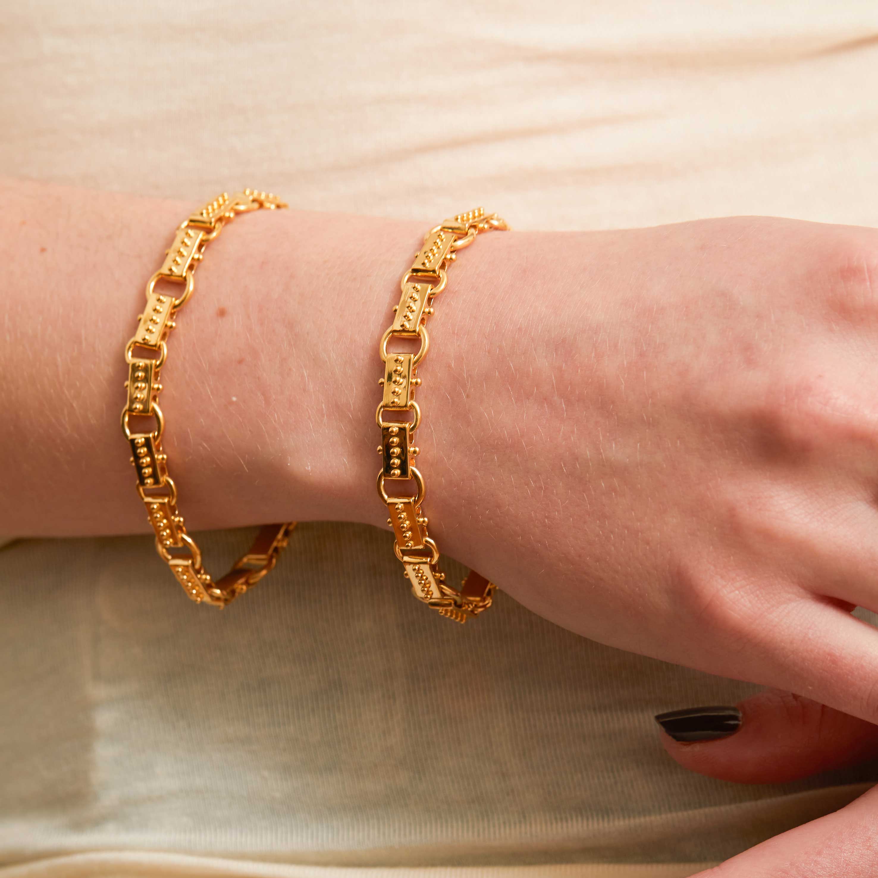 Shop Lausanne - Wholesale Link & Chain Bracelet - Eternal Link Bracelet Gold4