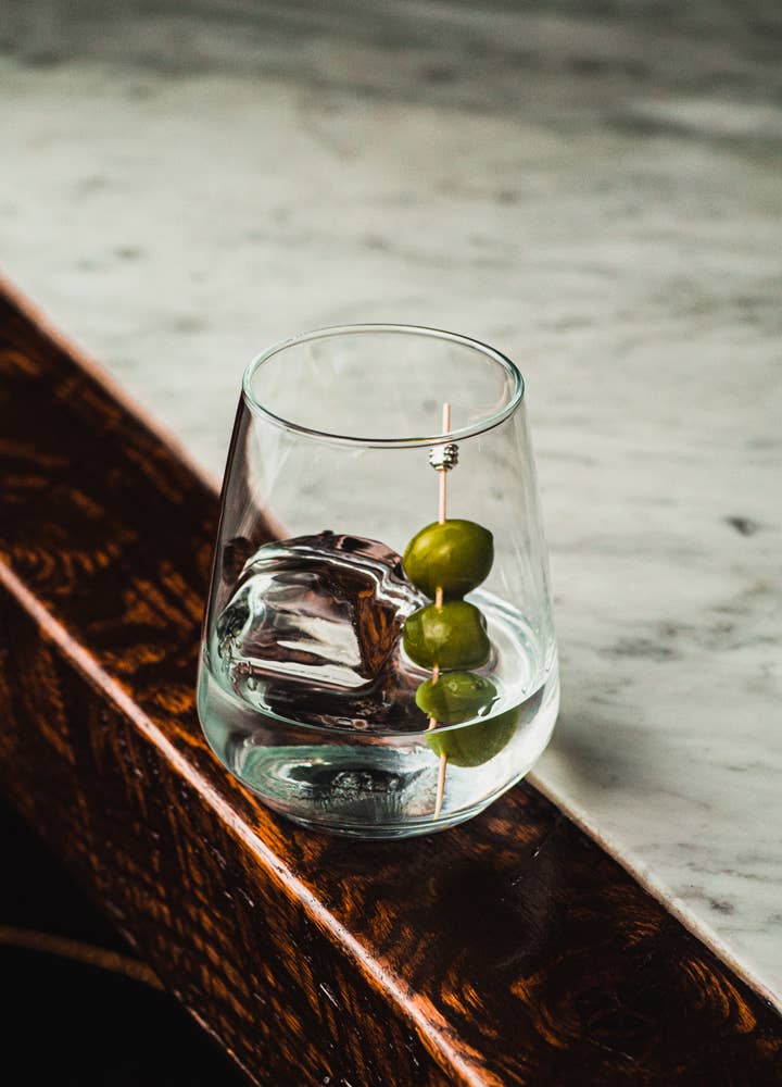 Hospitality Glass - Wholesale Wine Glass - Mencia 15.75 oz. Stemless1