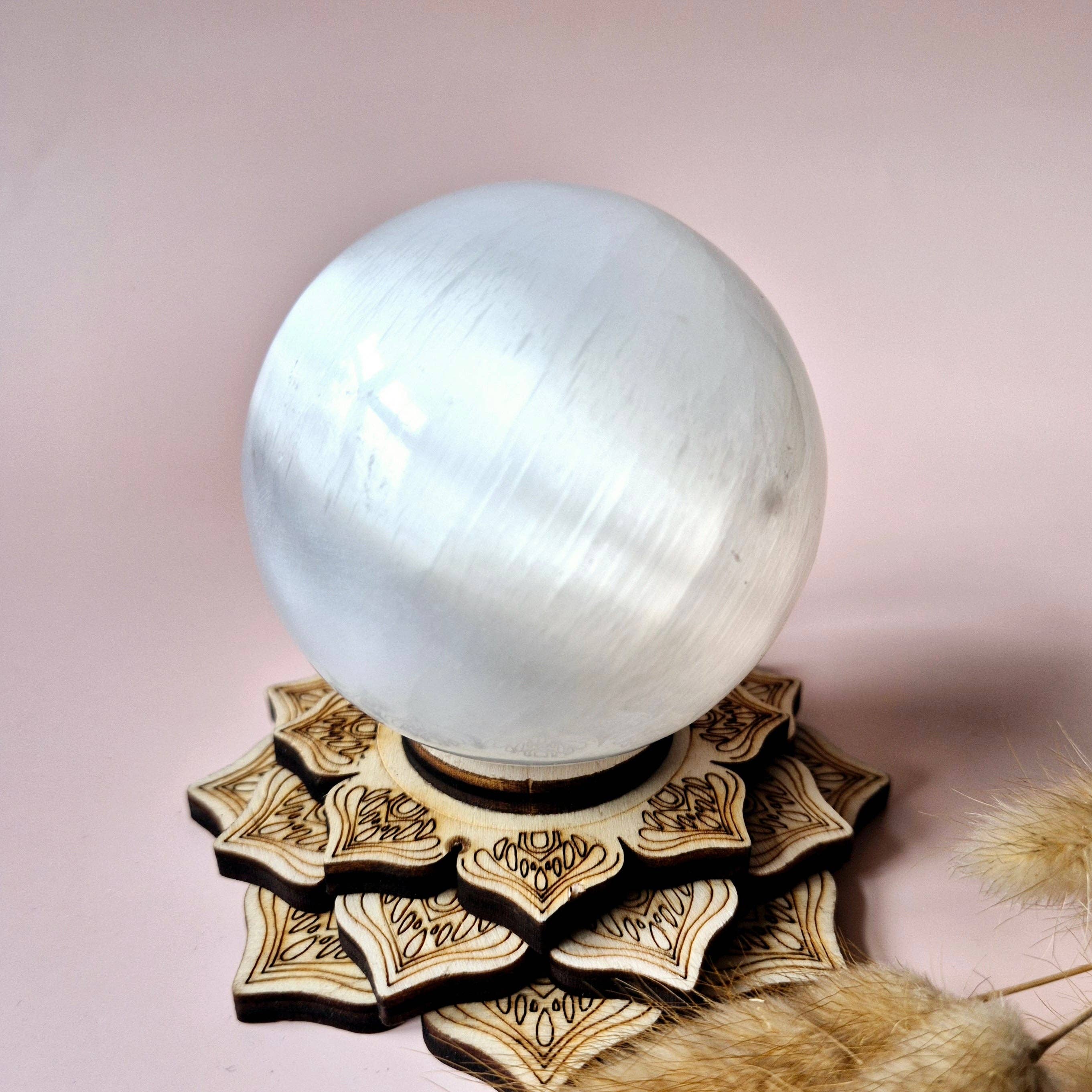 Moonlight Gemstones - Vendita all'ingrosso Pietra/cristallo spirituale - Sfera di Selenite 80 mm in Cristallo di Gemma – Per tranquillità, purificazione e magia lunare1