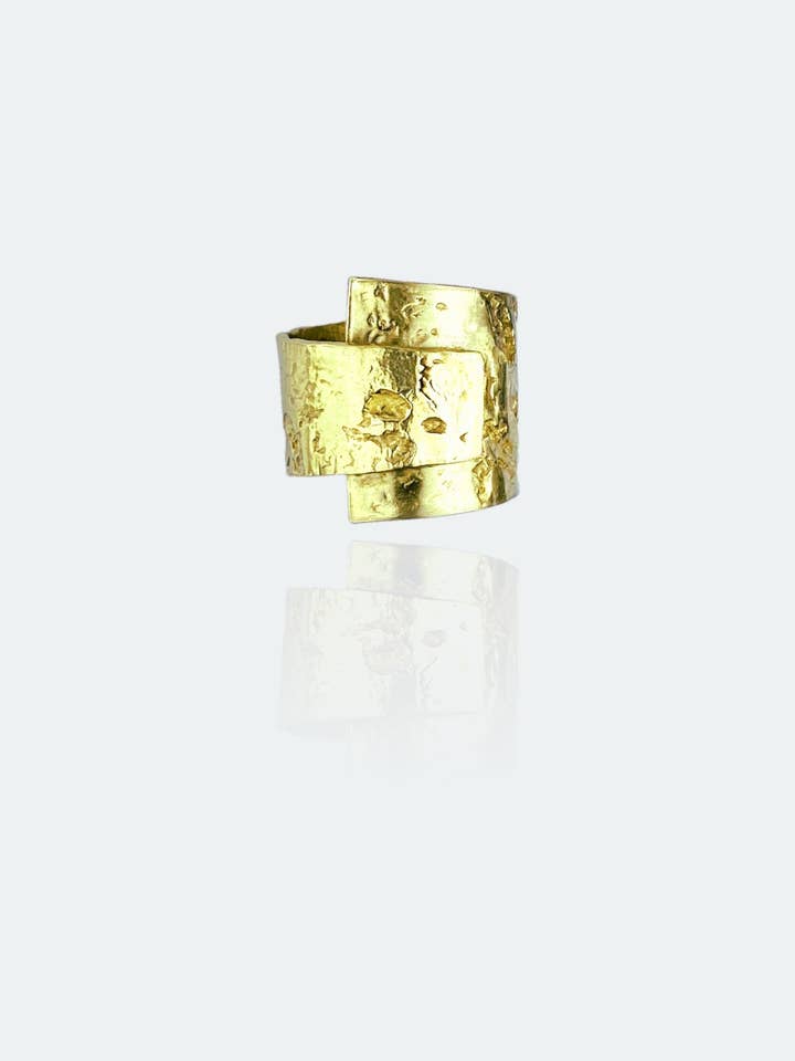 Contemporary ring Huella Textured - adjustable for wholesale by Sebastián Isabelino