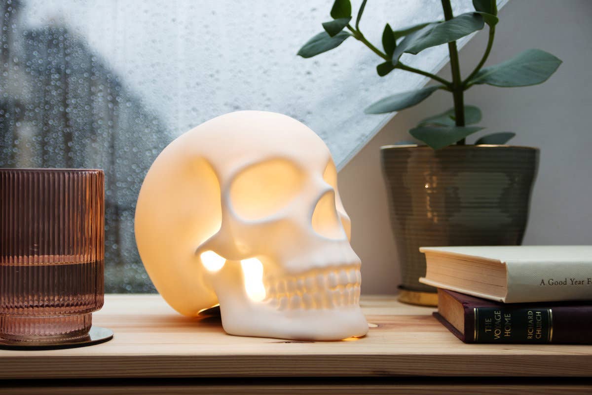 Luckies of London – wholesale Accent/desk lamp – Skull Light - Dead cool ceramic table lamp0