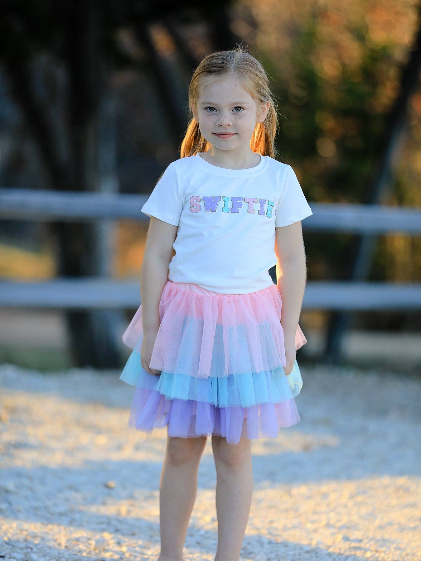 Rylee Faith Designs - Wholesale Top en rok-set - Kinderen - Set voor meisjes met katoenen T-shirt met ‘SWIFTIE’ applicatie en gaze rok1