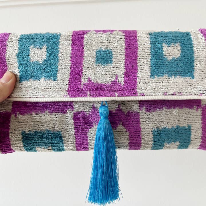 Borsa a Pochette in Velluto Ikat: Borsa da Sera Rosa Blu con Nappa per la vendita all'ingrosso da parte di Samarra Home