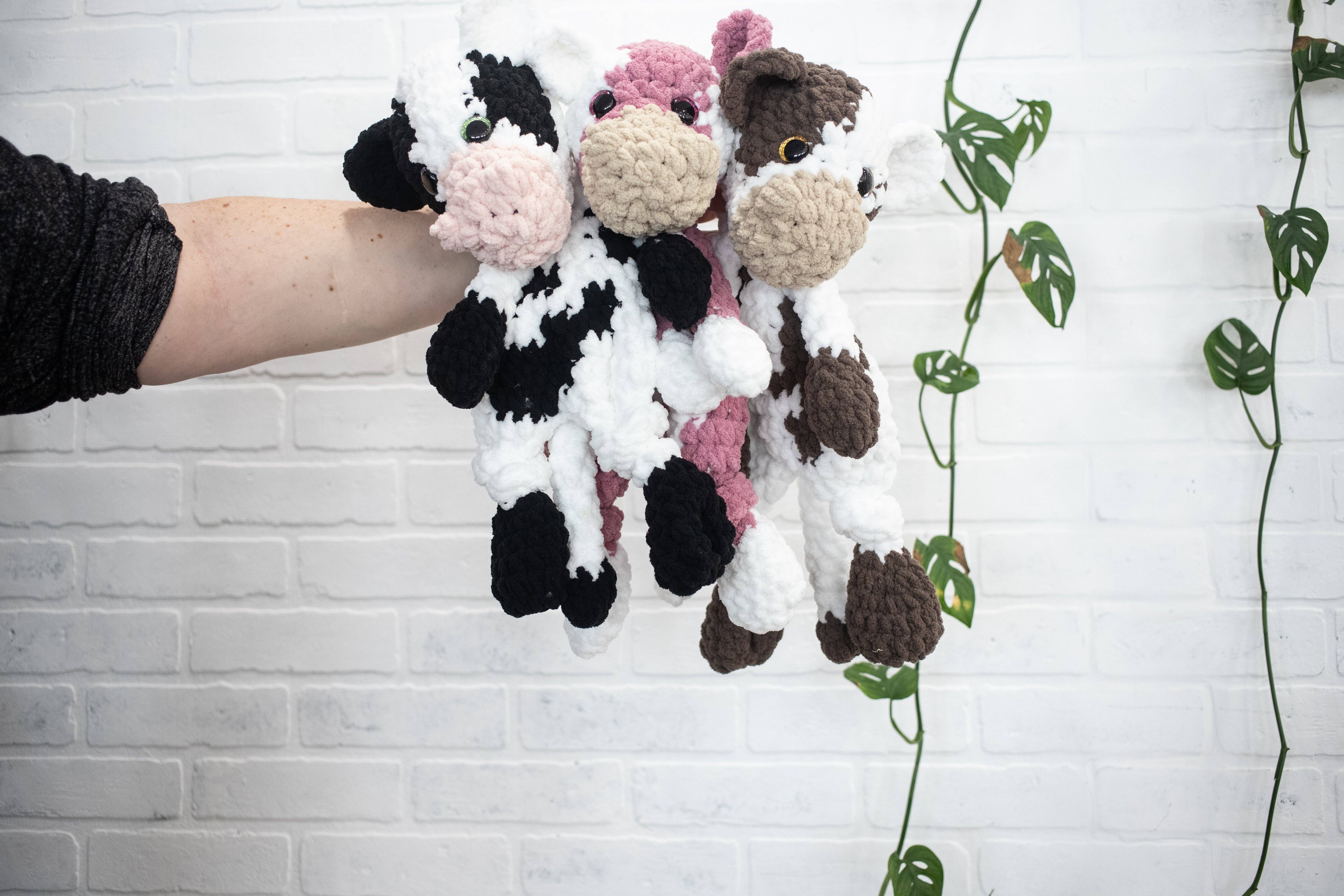 The McGarvey Workshop - Vente Peluche – enfant et bébé - Vache Lovey, Peluche Vache, Doudou Vache Noir et Blanc au Crochet5