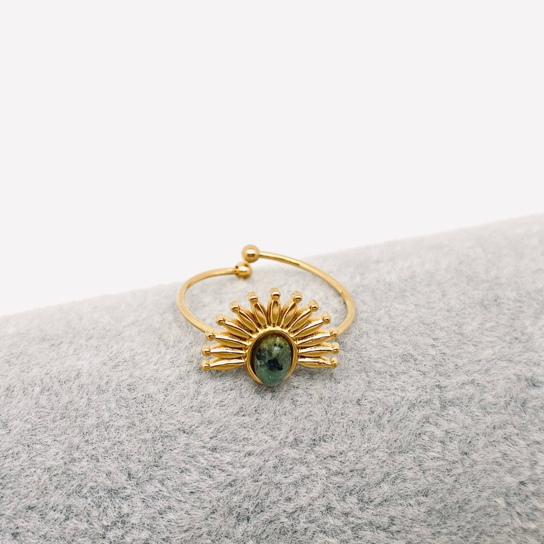 Mio Queena - Wholesale Single Stone/Solitaire Ring - Inlaid Stone 18K Gold Plated Stainless Steel Ring - FGS/CS1