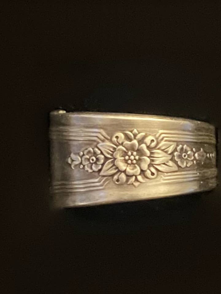 Bague Desire Spoon pour la vente par Fly Me To The Spoon