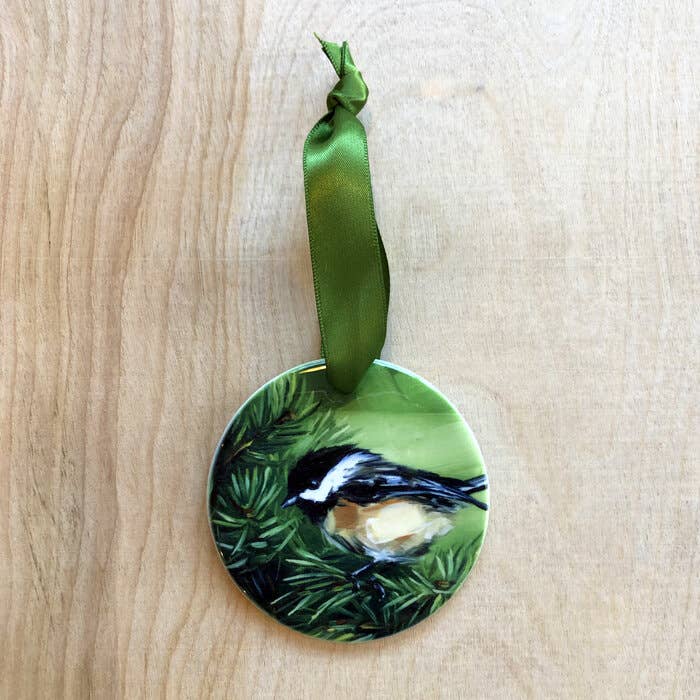 Chickadee En Pin Ornement pour la vente par Art by Alyssa