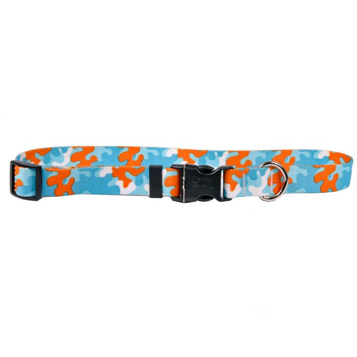 Collier standard Team Camo Orange & Aqua pour la vente par Yellow Dog Design