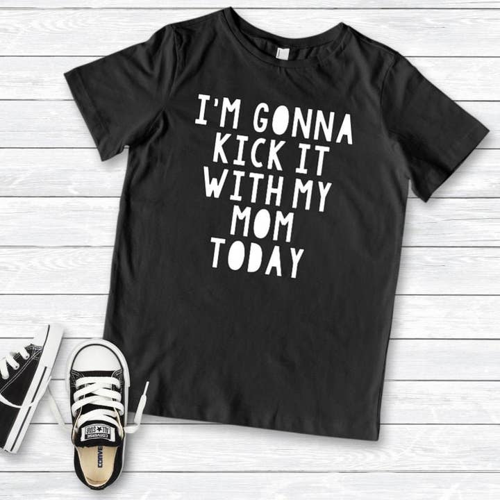 Ich werde es heute mit meiner Mutter treten Shirt | Mamas Boy Shirt | Lustiges Kinder Shirt | Süßes Kinder Shirt | für den Großhandel von Fraser & Pine | Sweet Lavations