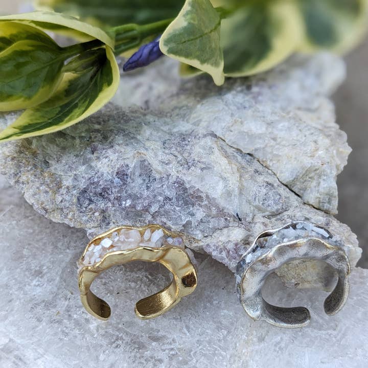 Dynamo – Engroshandel Ring med sten – Smykke | Forgyldt ring med perlemor og månesten, størrelse 73