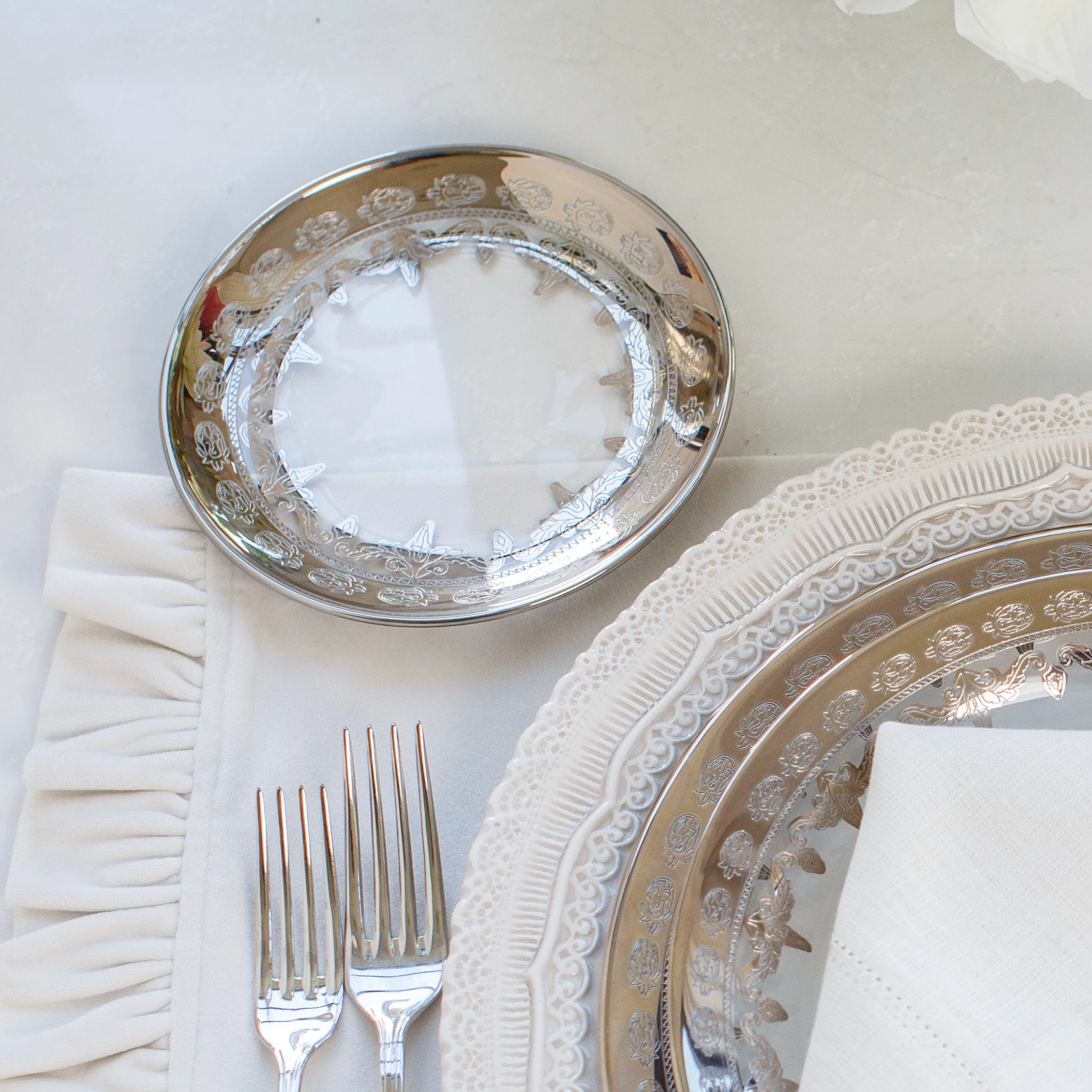 Arte Italica & Crown Linen Designs - Wholesale Appetizer Serveware - Vetro Platinum Bread / Canapé Plate4