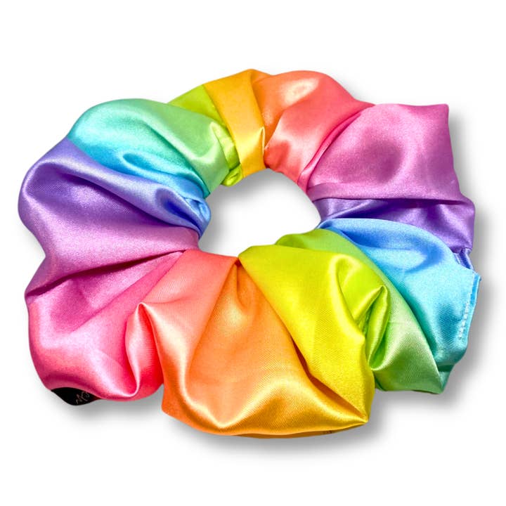 Chouchou en soie arc-en-ciel ombré pour la vente par Enchanted Scrunch