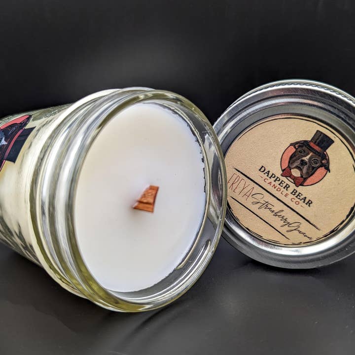 « Freya » à la fraise et à la goyave pour la vente par DAPPER BEAR CANDLE CO