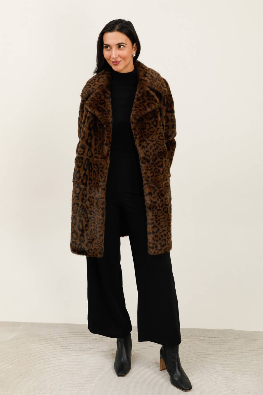 DIX-ONZE - Wholesale Fur/Faux Fur Coat - Women's - Long Coat in Faux Fur Leopard Print1