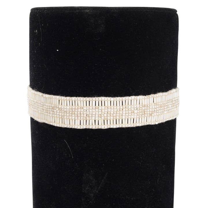 Girocollo con perline di tromba bianca/naturale per la vendita all'ingrosso da parte di Benjamin International