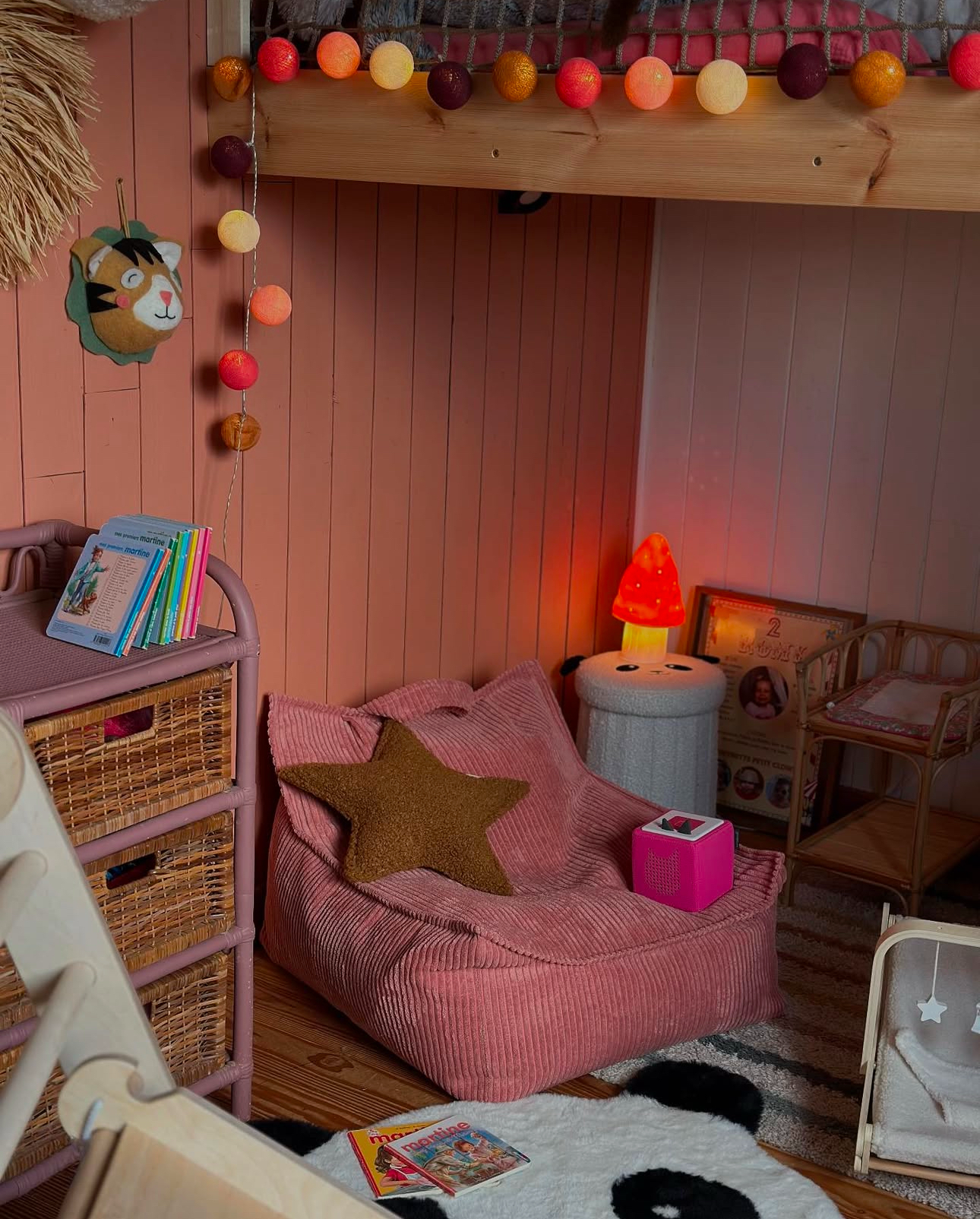 Egmont - Wholesale Figurine Lamp - Small Mushroom Red w/ Plug3