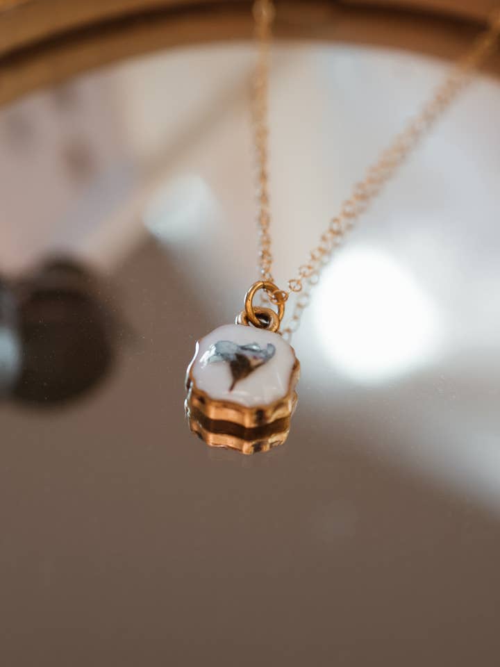 Collier Mini Forget Me Not pour la vente par Ephemera