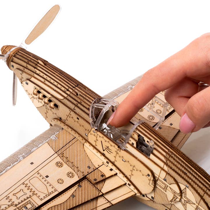 MADNESSTOYS - Wholesale Decorative Tabletop Object - Speedfighter3