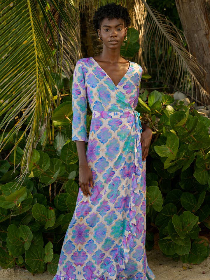 Orchid Paradise maxi-wikkeljurk met ruches voor wholesale door Sophia Alexia