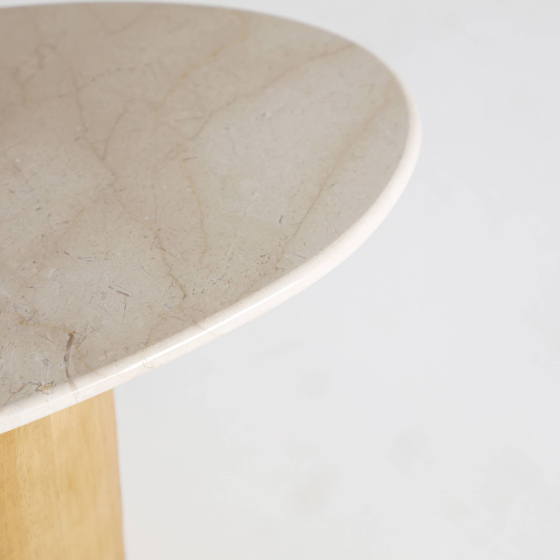 Kodu - Wholesale Coffee Table - White marble coffee table measuring 73x41x34cm2