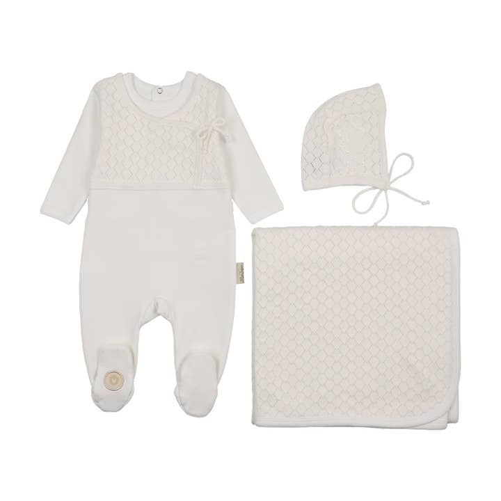 Ensemble layette cache-cœur pointelle pour la vente par Mon Tresor Bebe