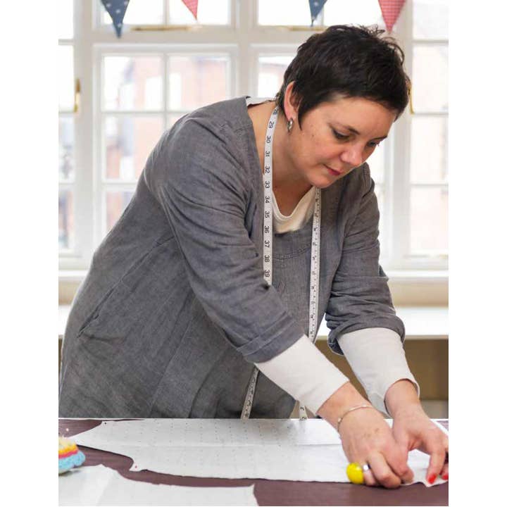 Search Press – wholesale Crafts, hobbies and DIY – Complete Guide to Dressmaking2