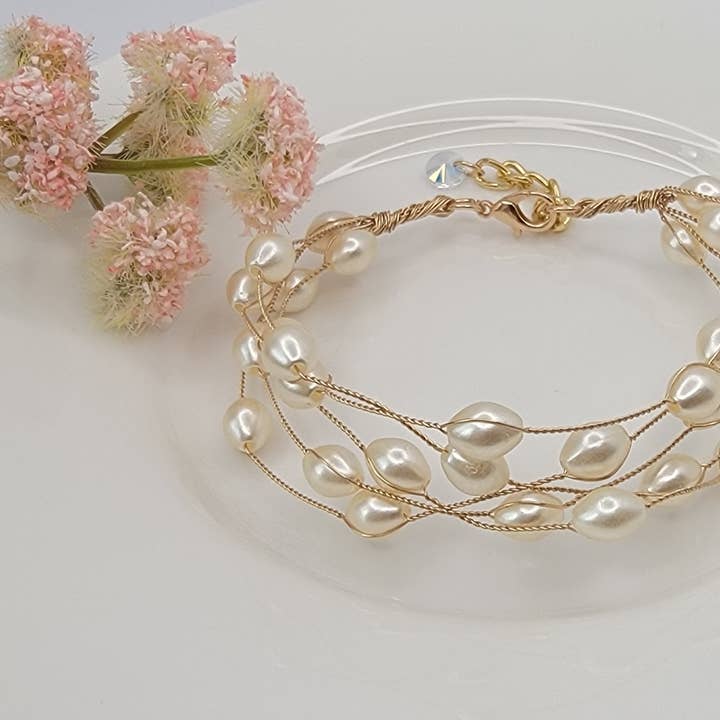 MULTI STRAND FAUX PEARL BRACELET. for wholesale by BETTYOH INC