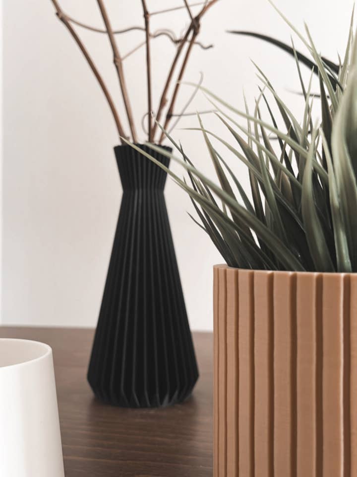 The Perpetualis Vase for wholesale by Prairie City Printing Co.