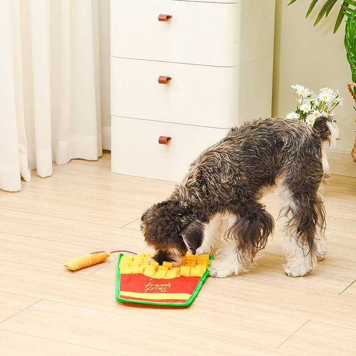 Hugsmart Products Inc – Großhandel Haustierspielzeug – Katze & Hund – HugSmart Pet - Whisker Mat | Pommes frites - Snuffle Toy3