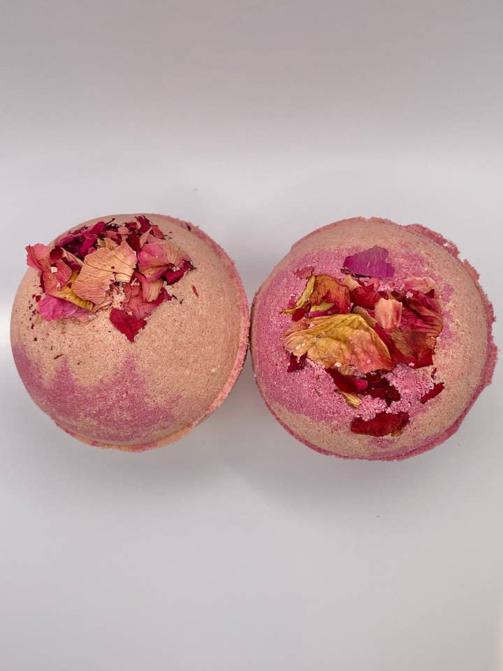 Bombe de bain Love Spell pour la vente par Cove Minerals