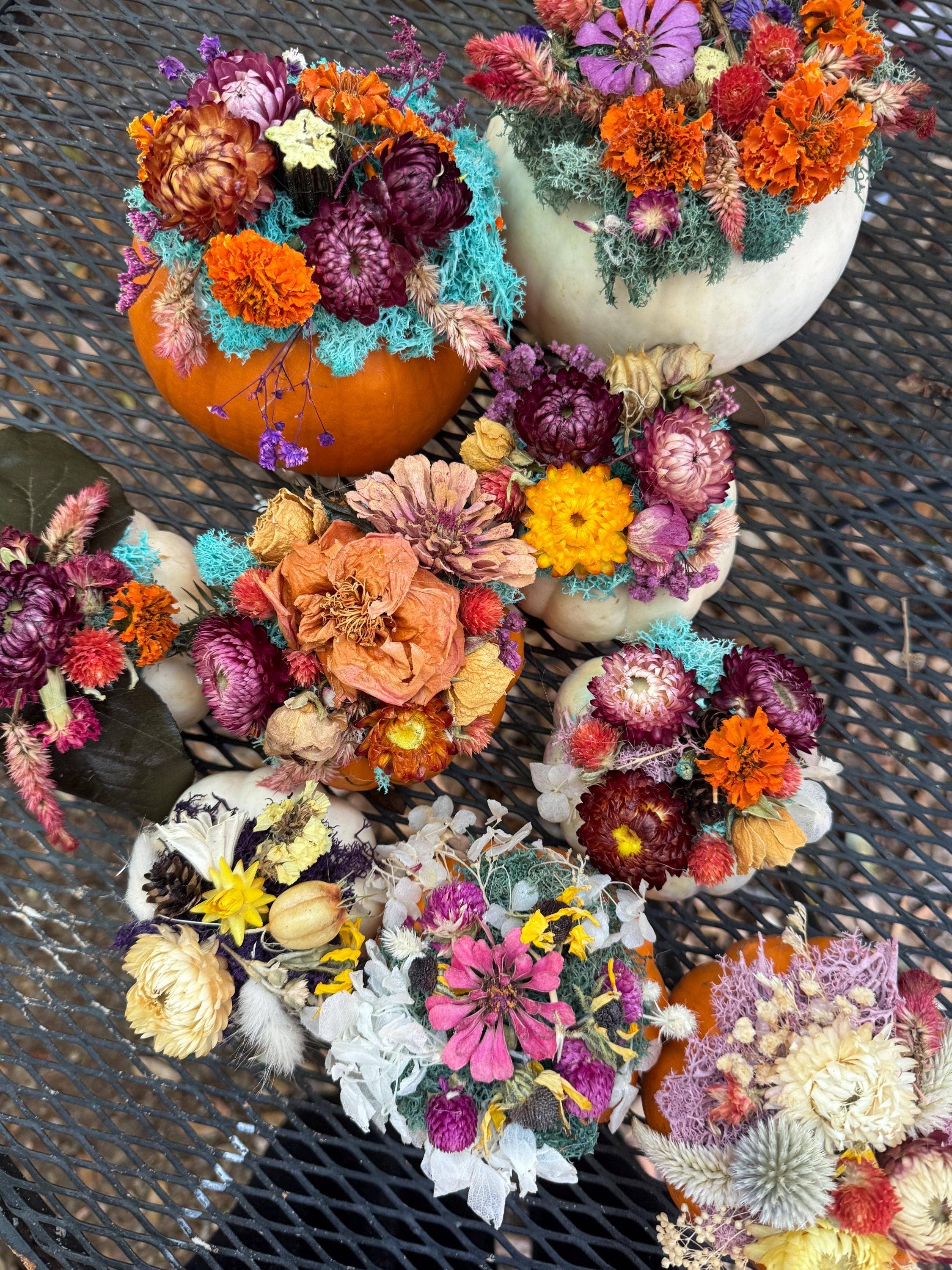 Remedy Designs - Vente Fleurs artificielles - Citrouille de fleurs séchées avec de vraies fleurs sur citrouille pour décoration florale de table d'automne.8