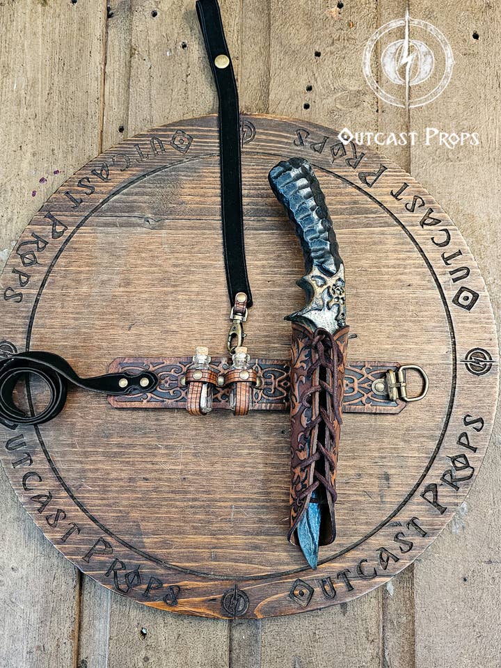 Läderprydd dolkhölster för strumpeband för wholesale av Outcast Props