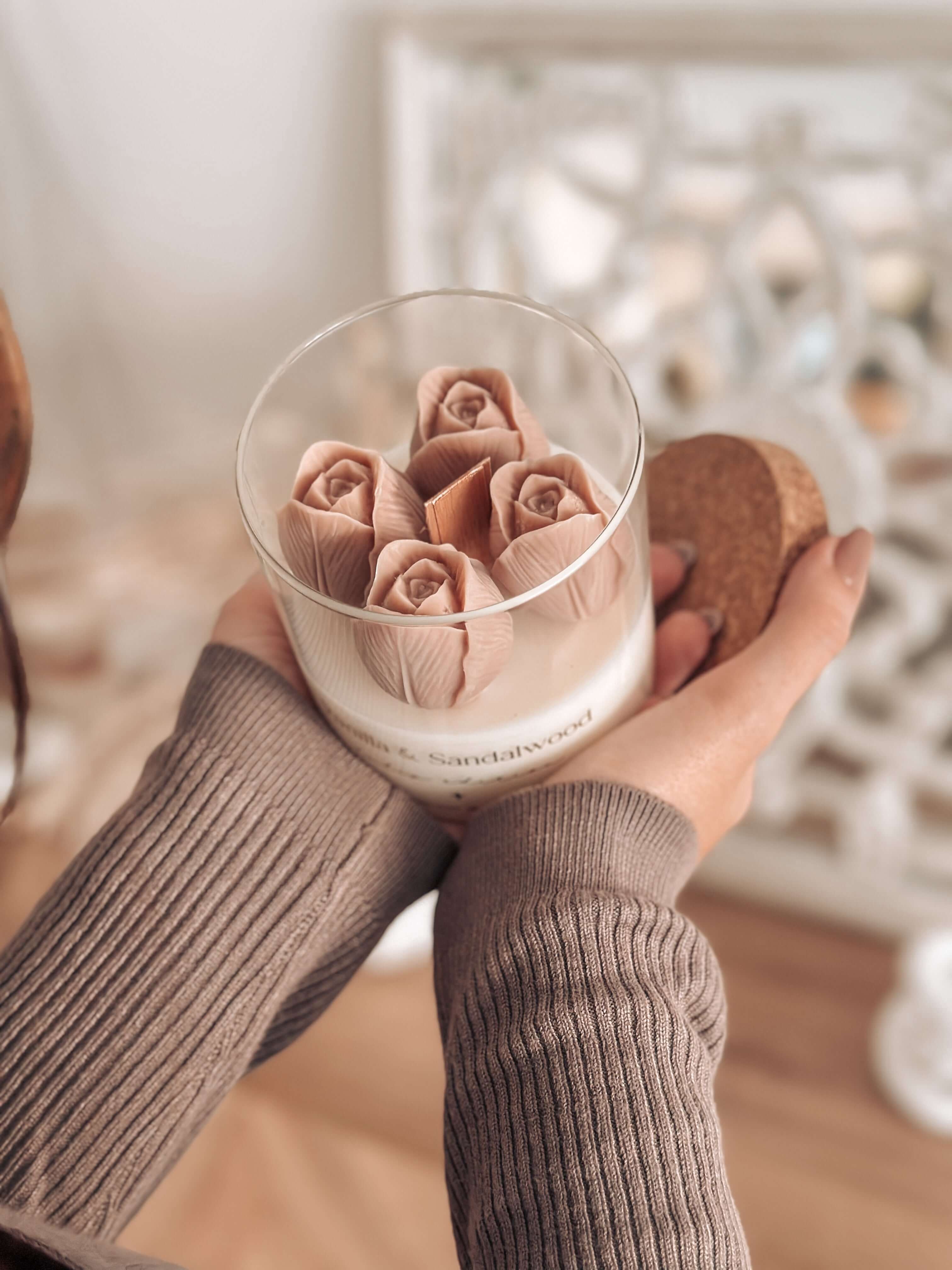 Tsuki Box - Wholesale Novelty Candle - Botanical Candle | Beige Tulips | Vanilla & Sandalwood 400g1