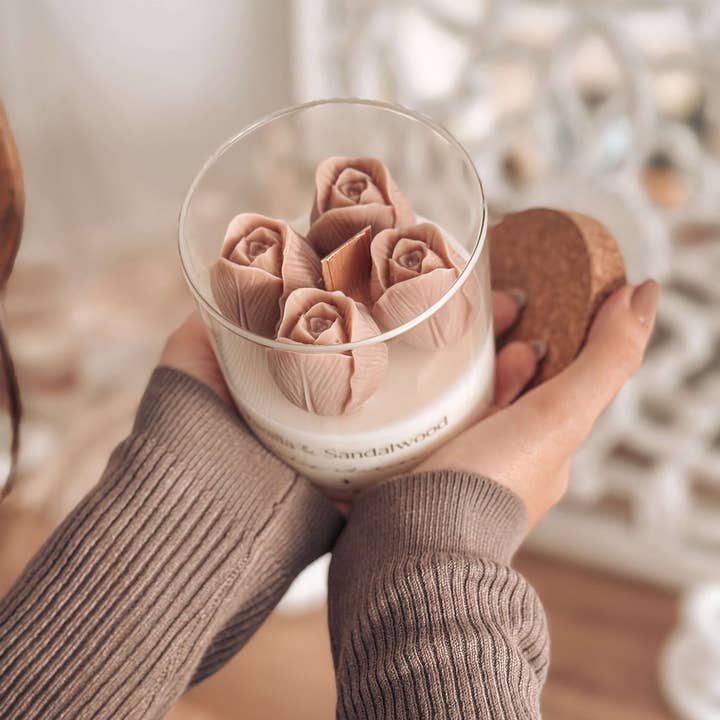 Tsuki Box - Wholesale Novelty Candle - Botanical Candle | Beige Tulips | Vanilla & Sandalwood 400g1