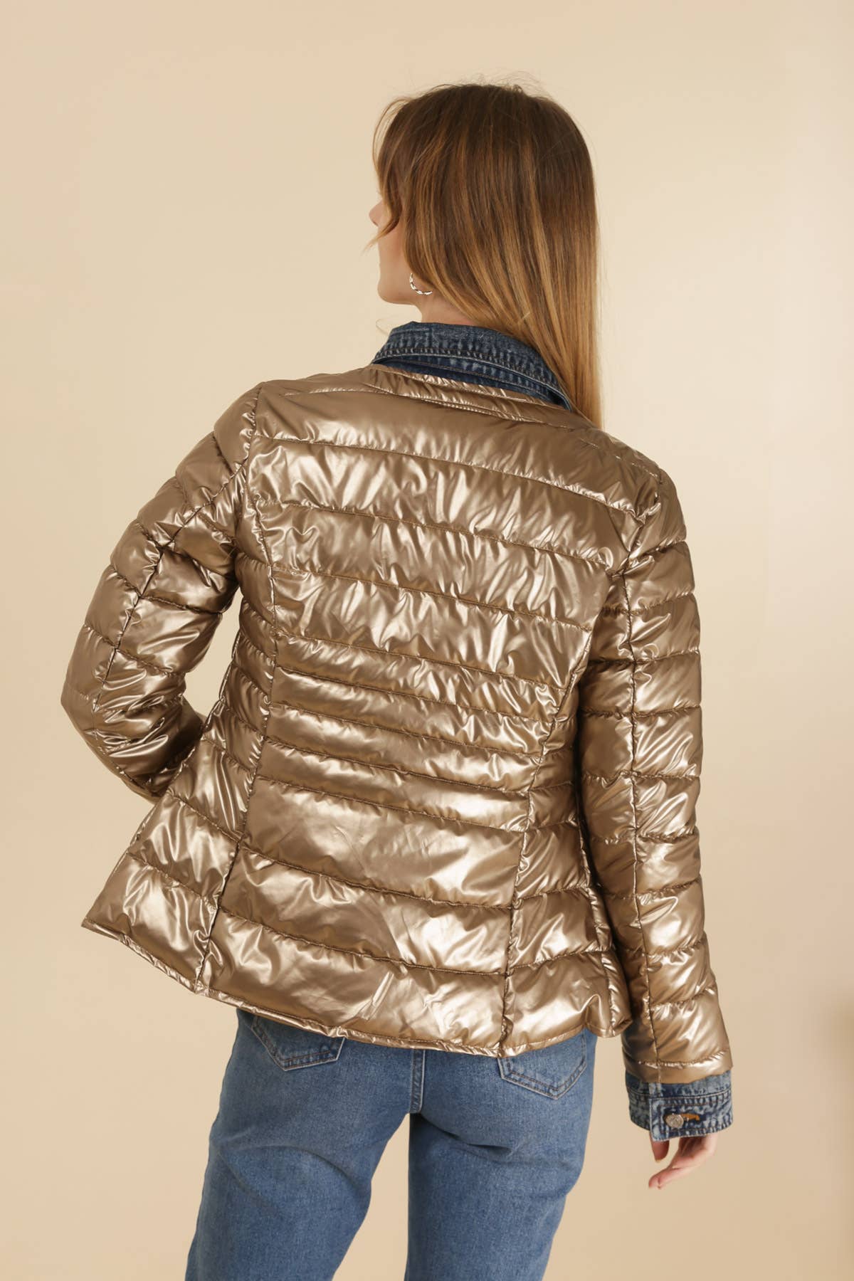 Attrait Paris - Wholesale Pufferjack - Dames - Kenza metalen jeansjack van twee materialen43