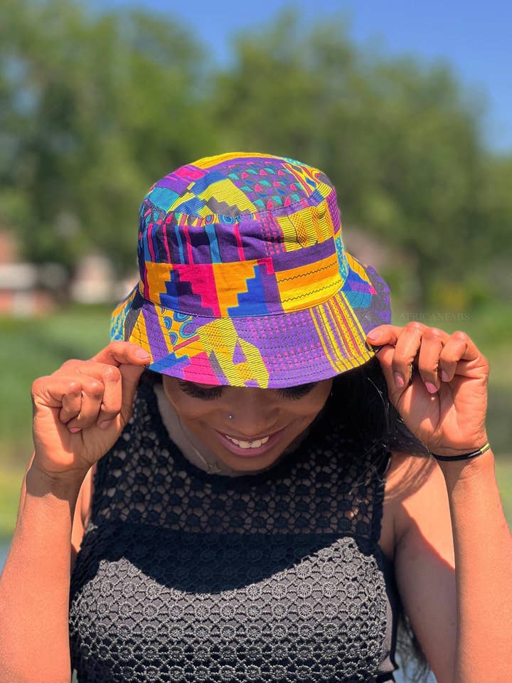 Vissershoed / Emmerhoed met Afrikaanse print - Multicolor Kente paars - Maten voor kinderen en volwassenen (Unisex) voor wholesale door AfricanFabs