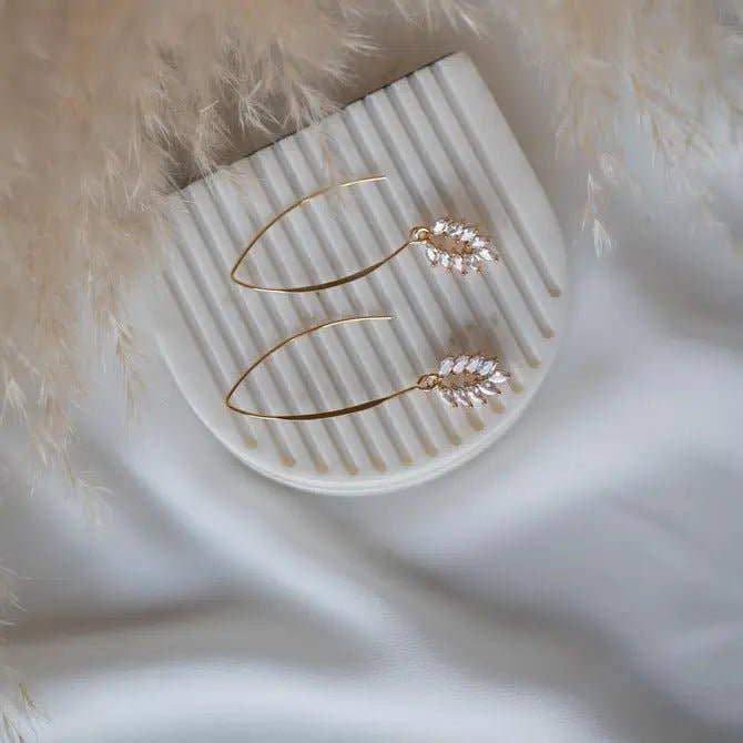 DUESTELLE ITALIA - Wholesale Dangle Earrings - REA - Long Leaf Drop Earrings with Zirconia2